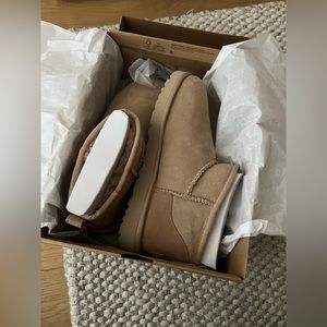 Ultra mini UGGs in colour Driftwood